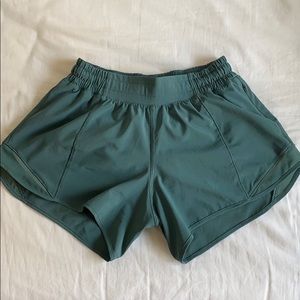 Lululemon Hotty Hot shorts 4”